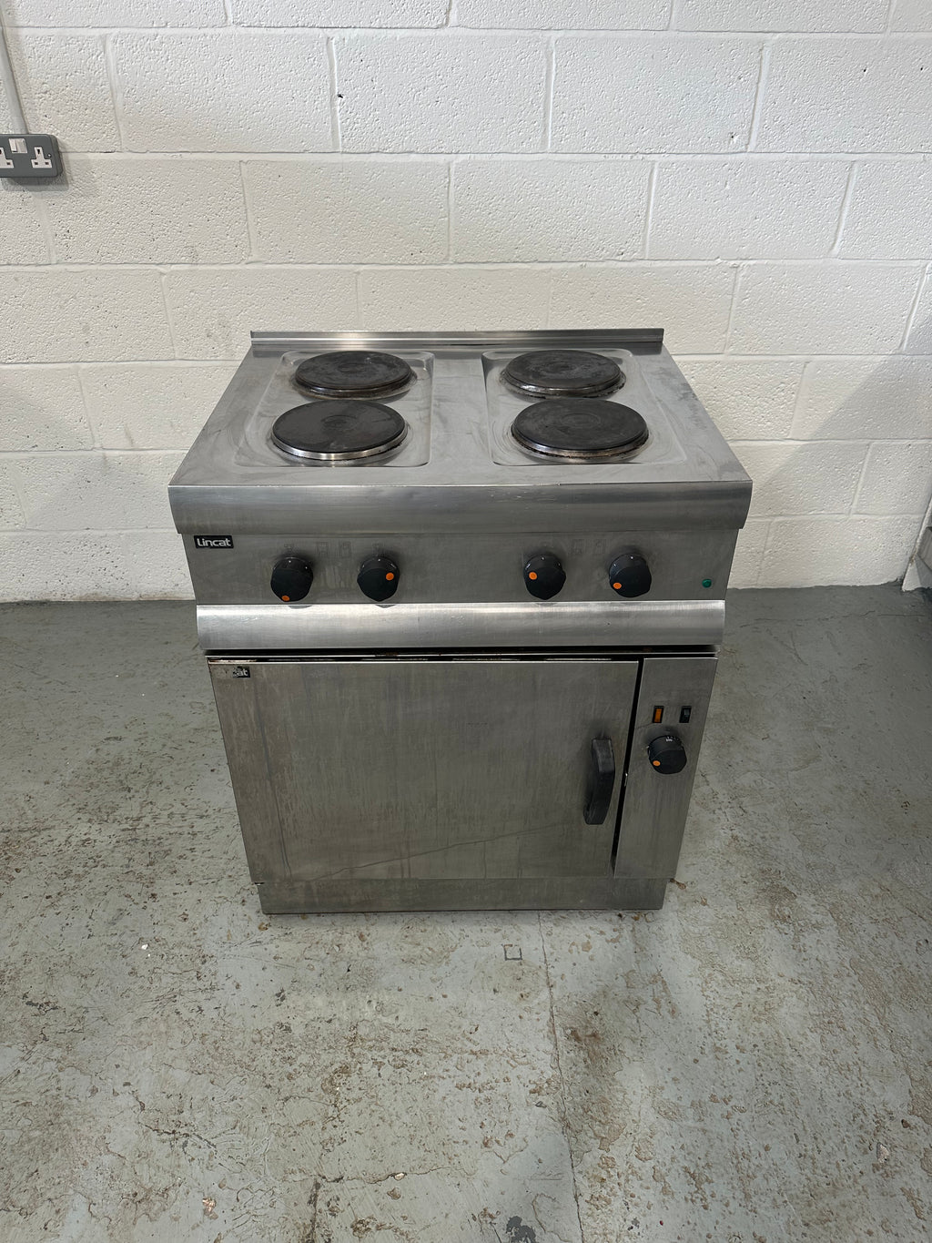 Lincat Convection Oven With 4 Burner Hob Three Phase