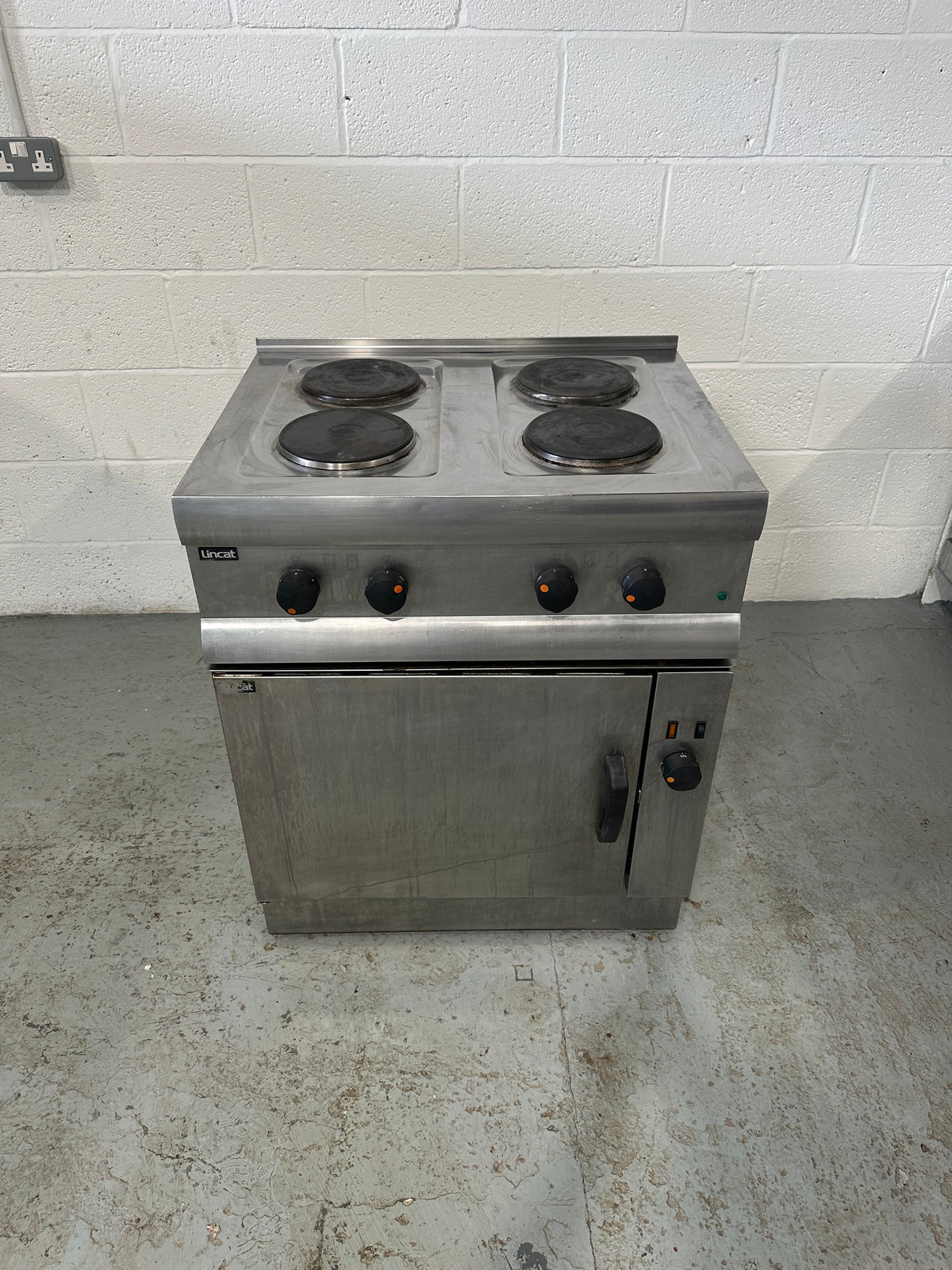 Lincat Convection Oven With 4 Burner Hob Three Phase