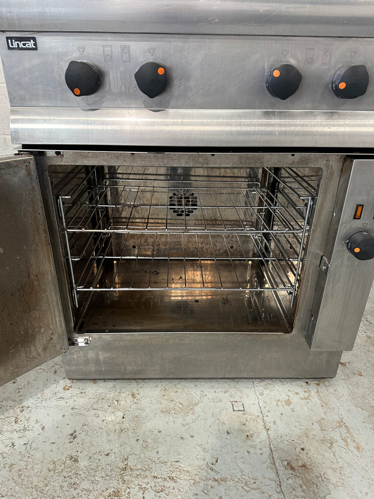 Lincat Convection Oven With 4 Burner Hob Three Phase